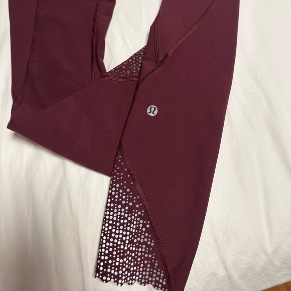 Lululemon 25” tight stuff tight Scalloped Leggings - Picture 2 of 5